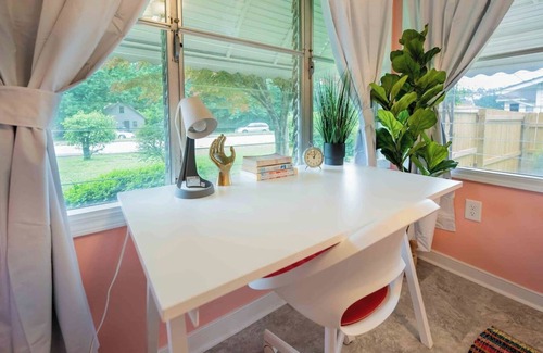 Spring Grove House | The Great Gatsby: Pink Flamingo Lounge Retreat!