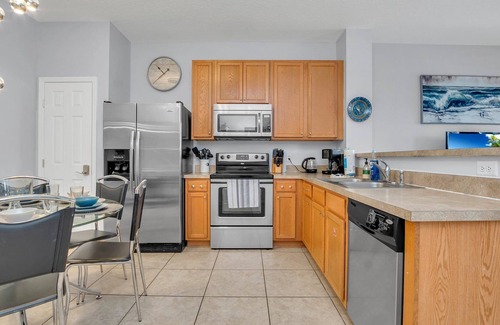 Crestwynd Bay House | The Grecian - Gorgeous 3 br townhome minutes to attractions.