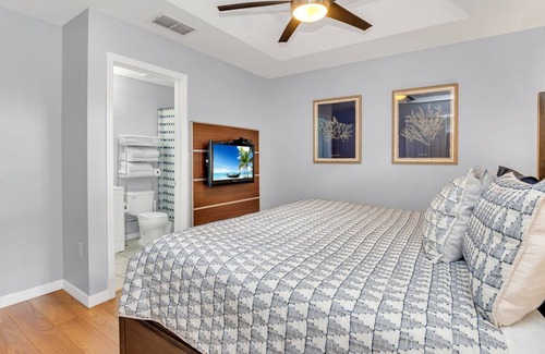 Crestwynd Bay House | The Grecian - Gorgeous 3 br townhome minutes to attractions.