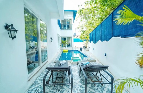 Penha de Franรงa Villa | The Greek Villa 3BR Private Pool By homeyhuts