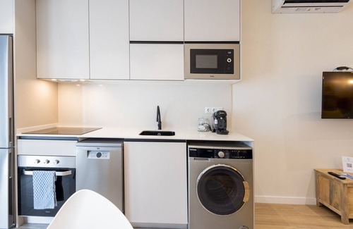 Nou Moles Apartment | The Green Apartment II by Florit Flats