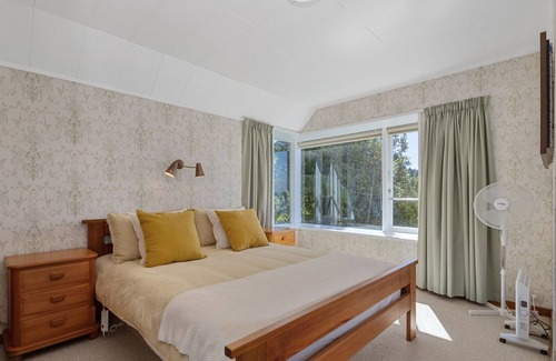 Omori House | The Green Deck - Pukawa Holiday Home