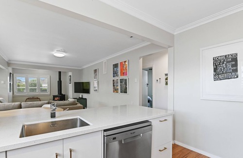 Lynmore House | The Green Door - Rotorua Holiday Home