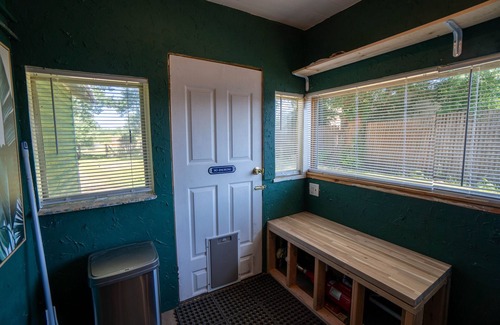Fort Klamath House | The Green House - Minutes from the Entrance to Crater Lake National Park