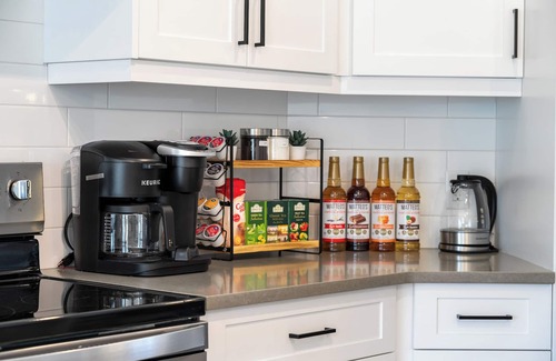 Calgary House | "The Green" - Mins to Airport- 1.5 hour Banff