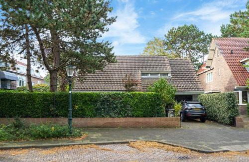 Zandvoort House | The Green Oasis charming family villa with garden and private parking