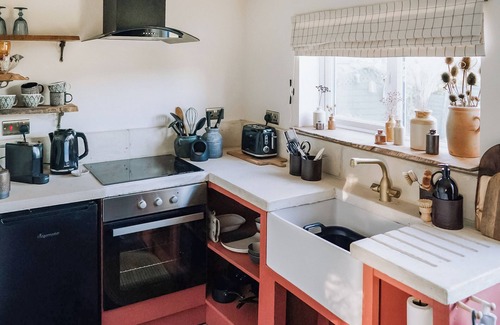 Thurton Cottage | The Green One On The End