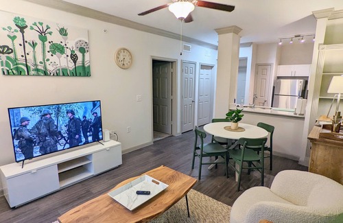 Nassau Bay Apartment | The Green Room
