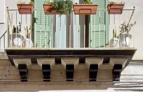 Ragusa Apartment | The green staircase, apartment Winter
