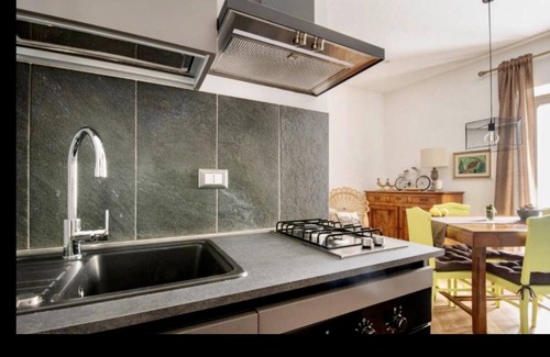 Ragusa Apartment | The green staircase, apartment Autumn