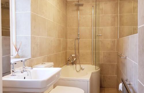 Bray on Thames Apartment | The Green Views Apartment Families, Tourists, Business Professionals