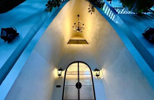 Vagator House | The Greendoor Villa - Bogen, Lux, Pvt Pool, beach