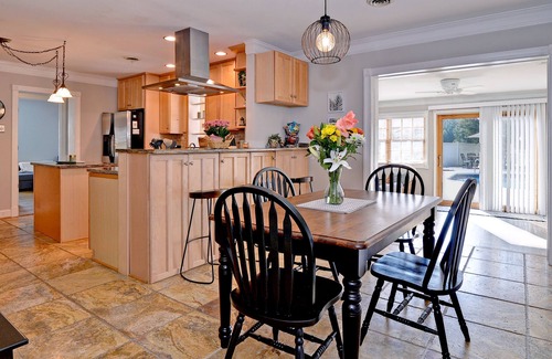 Berkeley House | The Greenhouse: A peaceful retreat minutes from all Williamsburg has to offer