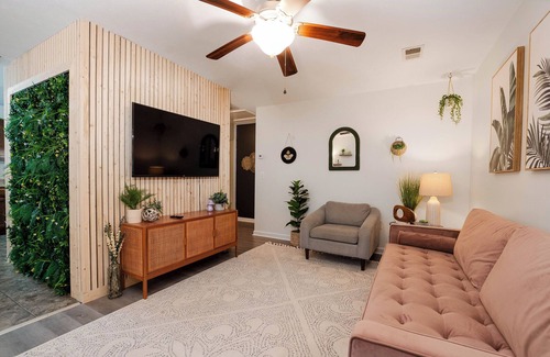 Cullman House | The Greenhouse: Walking Distance to Downtown