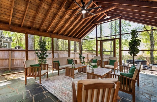 Greensboro House | The Greensboro Manor | 6 BDR, HotTub, FirePit, Basketball Court