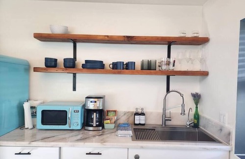 Encanto House | The Gregory: 2 Bed/1 Bath Guesthouse