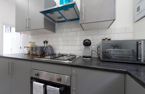 Stratford Apartment | The Grey Grove Pied-à-Terre at Stratford's Maryland Station