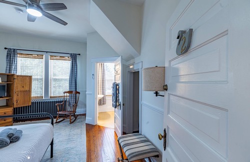 Blackstone Bed & Breakfast | The Grey Swan Inn