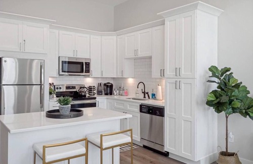 Racine Apartment | The Greyhound "Chic Apt near Lake Michigan"