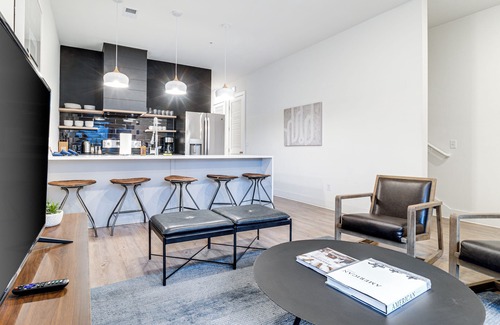 Music Row Apartment | The Grove #3 by AvantStay | Historic Music Row Location