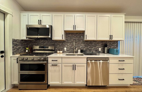 Oak Hills Bed & Breakfast | The Grove - A Family Friendly Modern Studio in Portland/Beaverton/Hillsboro