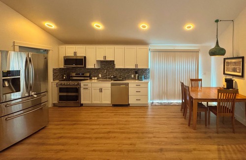 Oak Hills Bed & Breakfast | The Grove - A Family Friendly Modern Studio in Portland/Beaverton/Hillsboro