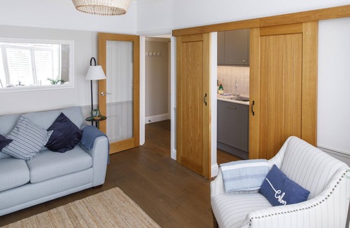 Worthing Apartment | The Grove Apartment with Free on street Parking