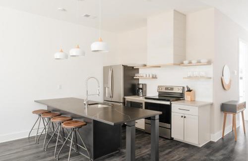 Music Row Apartment | The Grove by AvantStay Stylish Group Stay with Private Bathrooms