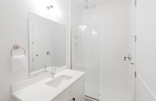 Music Row Apartment | The Grove by AvantStay Stylish Group Stay with Private Bathrooms