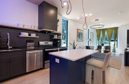 Nashville Apartment | The Grove by AvantStay – Stylish Group Stay with Private Bathrooms