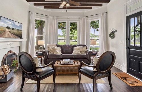 Springdale Cottage | The Grove Cottage - Downtown Springdale