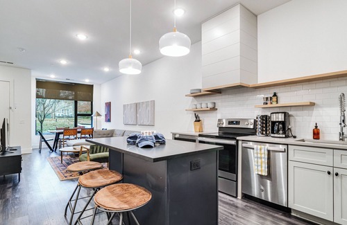 Edgehill House | The Grove Full Buyout by AvantStay | Sleeps 100