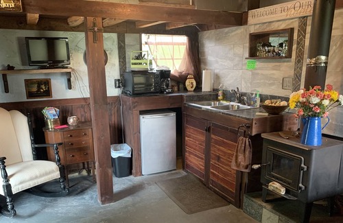 Abesville Cabin | The Guest cottage on the pond holds the country charm.