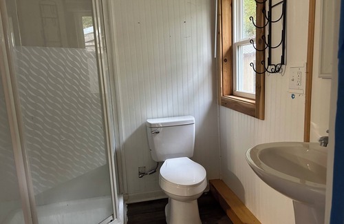 Mountain City Cabin | The Guesthouse- A cabin at Doe Mountain