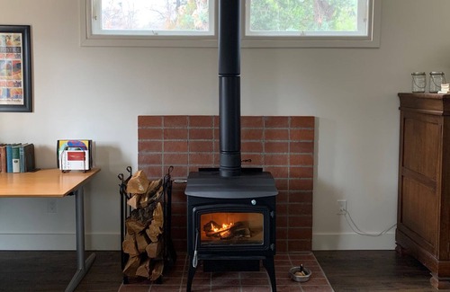 Lake Hughes Apartment | The Guesthouse at Hidden Acres