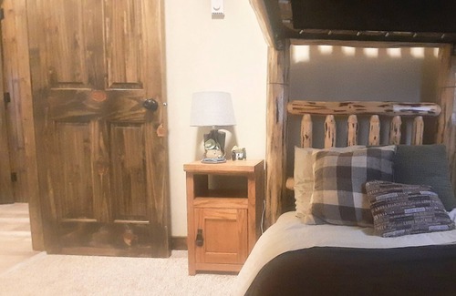 Rexford House | The Guesthouse at Lark Meadow Farm on acreage with sunset & mountain views!