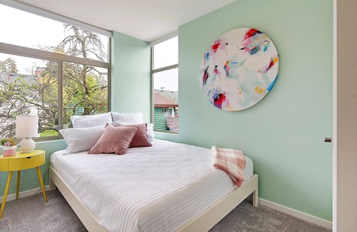 West Woodland House | The Gus| Rooftop Hot Tub| 3BR/2BTH| Peloton