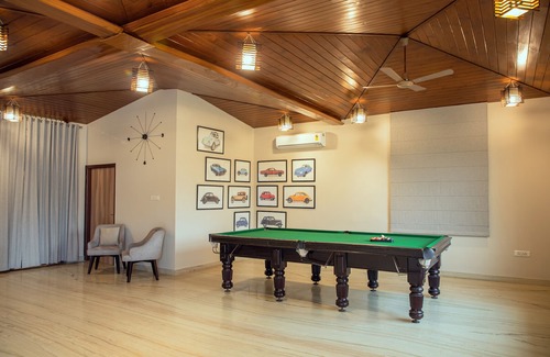 Jaipur Villa | The Hallway is distinguished by its idyllic location between city shores.n