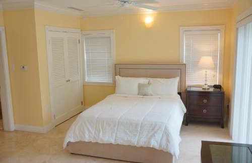 Vaughans Resort | The Hamilton Beach Villas & Spa