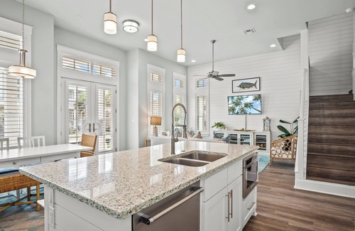 Cinnamon Shore House | The Hamptons in Texas is the theme of this beautiful home!