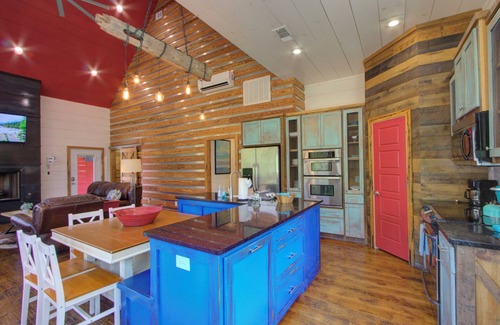 Glenwood Cabin | The Hangout on the Caddo River - Porch to River