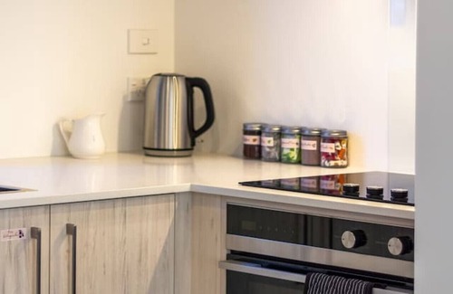 Upper Riccarton House | The happy hideaway 2 bed 2 bath