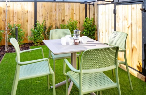 Upper Riccarton House | The happy hideaway 2 bed 2 bath