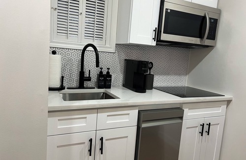 Norwich Apartment | The Happy Hideaway, steps from Spa and 1 mile to Mohegan Sun
