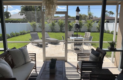 Naples Park House | The Happy Place 4 blocks to the beach 2/2 large backyard!