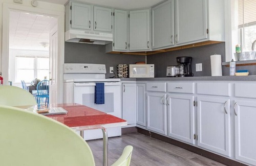 Damascus Cottage | The Happy Rabbit · Sweet Cottage w/ Pond near Callicoon