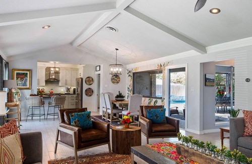 Horseshoe Bay House | The Harbor House | Swimming Pool | Walking to HSB Resort | Hot Tub