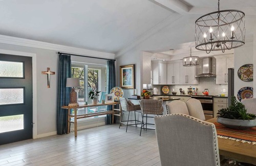 Horseshoe Bay House | The Harbor House | Swimming Pool | Walking to HSB Resort | Hot Tub