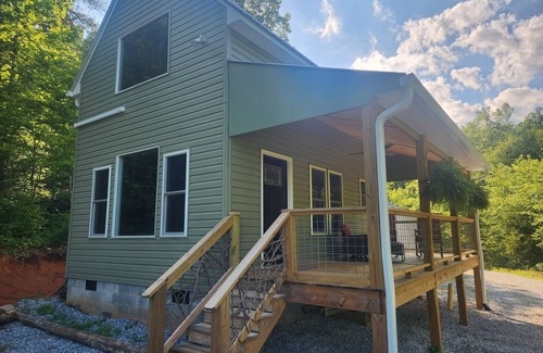 Old Fort Cabin | The Harmony Cabin A cozy one bedroom cabin!