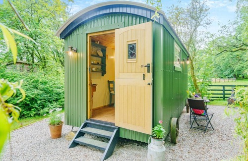 Penrith House | The Harmony Hut - One Bedroom House, Sleeps 2